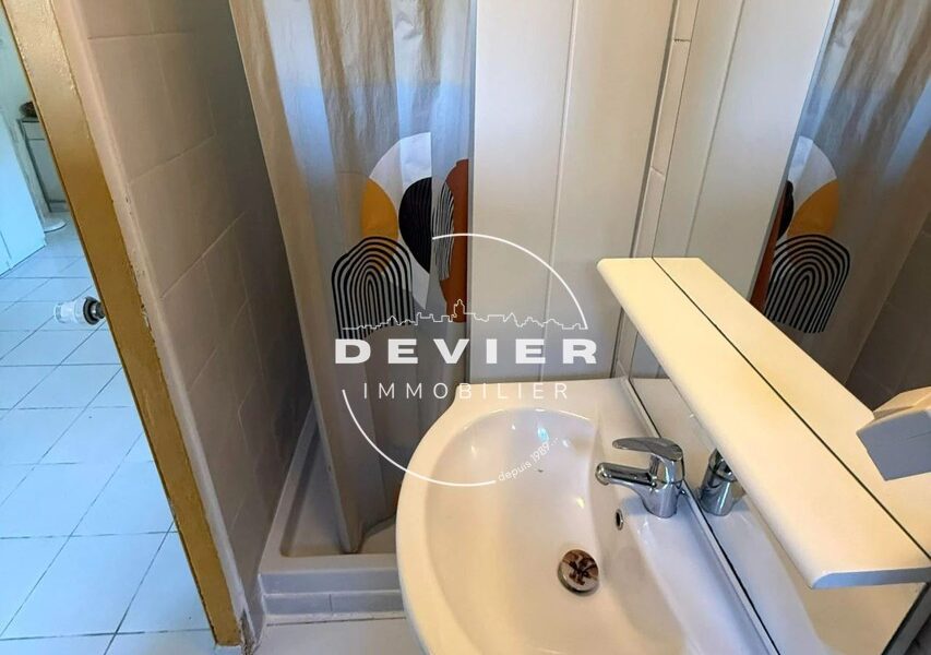 Appartement à louer à Saint-Geniès-des-Mourgues — Vue parc & jardin — photo 8