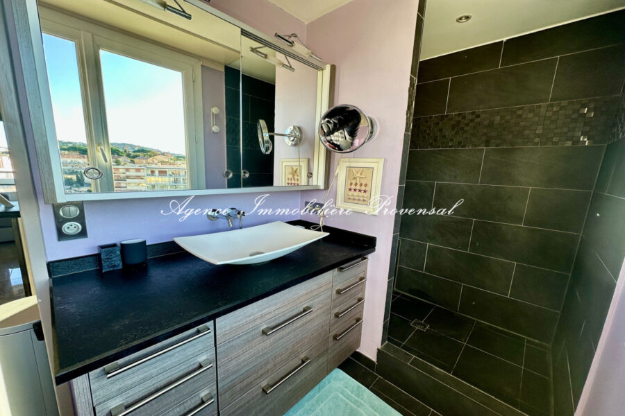Appartement à vendre à Sainte-Maxime — Vue mer — photo 12