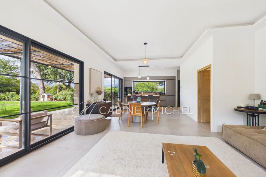 Maison à vendre à Roquefort-les-Pins — Vue nature — photo 9