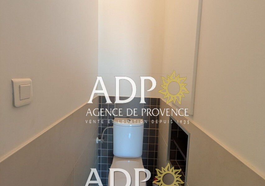 Appartement à louer à Mandelieu-la-Napoule — Vue sur la ville — photo 9