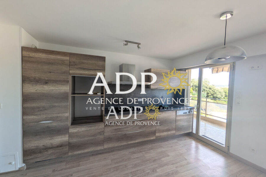 Appartement à louer à Mandelieu-la-Napoule — Vue sur la ville — photo 3