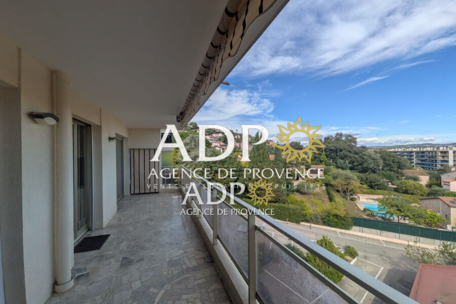 Appartement à louer à Mandelieu-la-Napoule — Vue sur la ville — photo 10