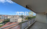 Appartement à louer à Mandelieu-la-Napoule — Vue sur la ville — photo 1