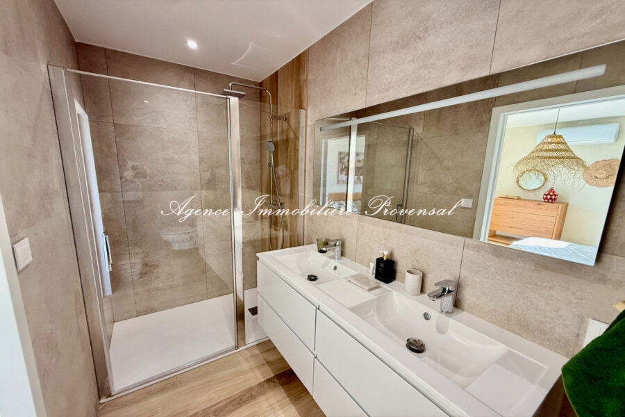 Maison à vendre à Roquebrune-sur-Argens — Vue mer — photo 17