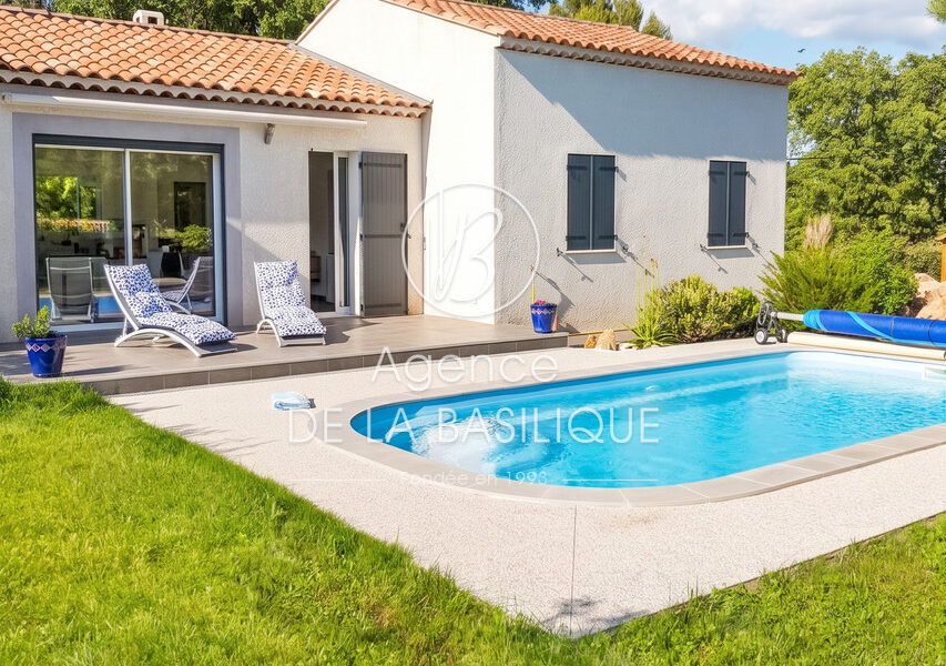 Maison à vendre à Saint-Maximin-la-Sainte-Baume — Vue dégagée — photo 2