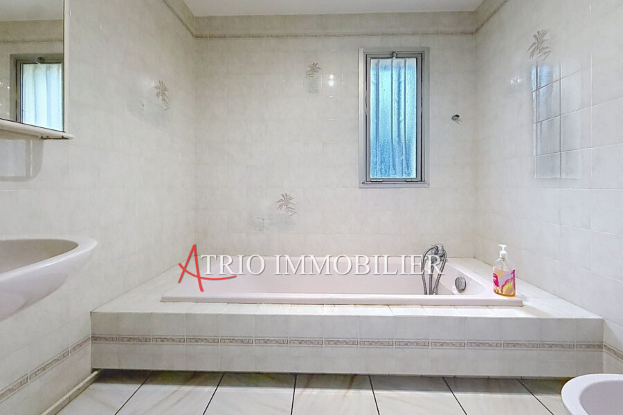 Appartement à vendre à Saint-Laurent-du-Var — Vue parc & jardin — photo 6