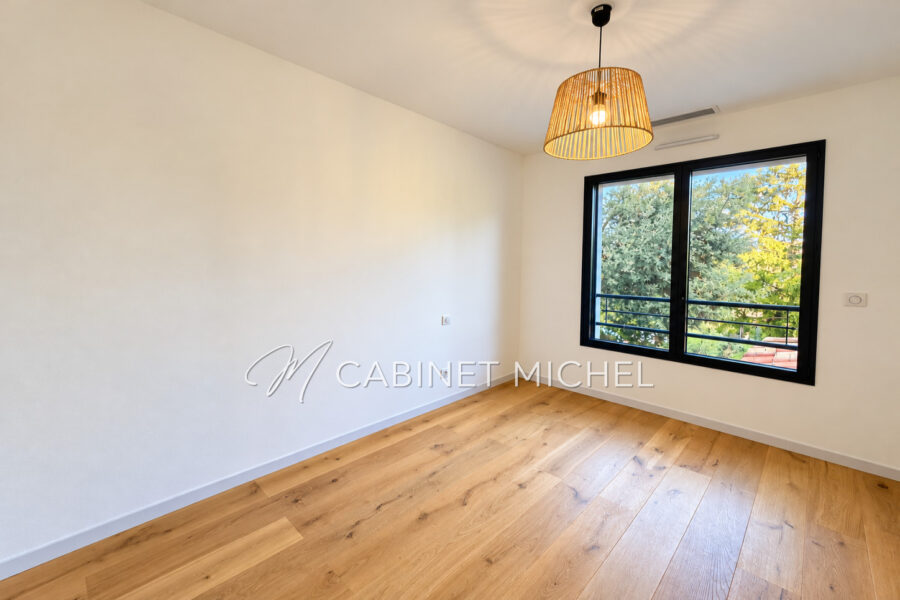 Maison à vendre à Roquefort-les-Pins — Vue montagne — photo 9