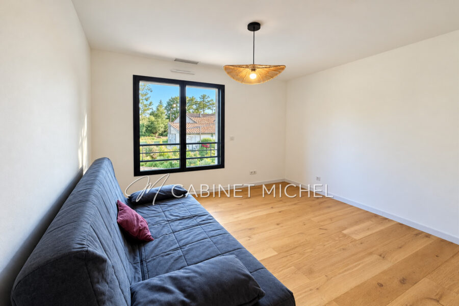 Maison à vendre à Roquefort-les-Pins — Vue montagne — photo 10