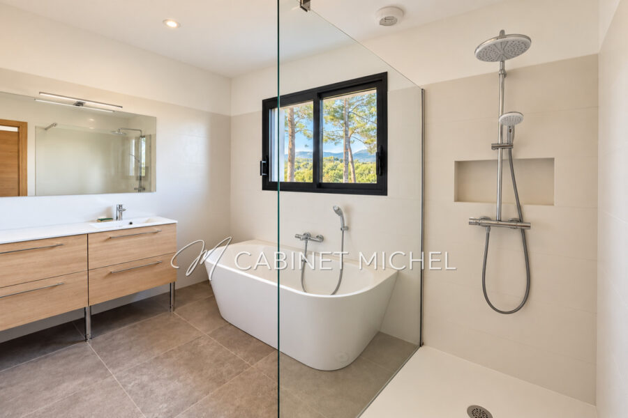 Maison à vendre à Roquefort-les-Pins — Vue montagne — photo 11