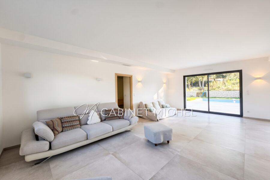 Maison à vendre à Roquefort-les-Pins — Vue montagne — photo 8