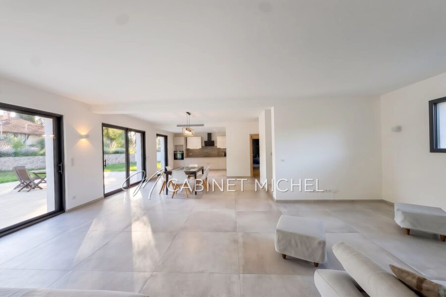Maison à vendre à Roquefort-les-Pins — Vue montagne — photo 6