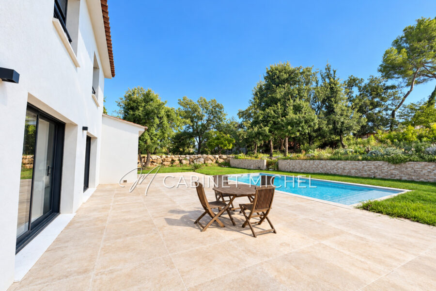 Maison à vendre à Roquefort-les-Pins — Vue montagne — photo 4