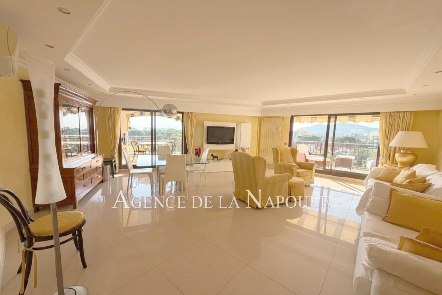 Appartement à vendre à Mandelieu-la-Napoule — Vue marina & port — photo 2
