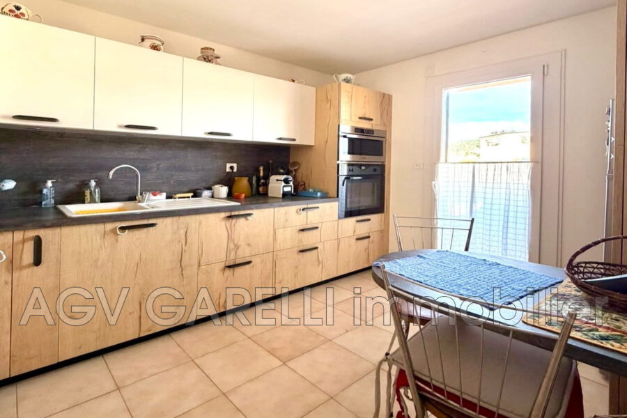 Appartement à vendre à Hyères — Vue sur la ville — photo 3