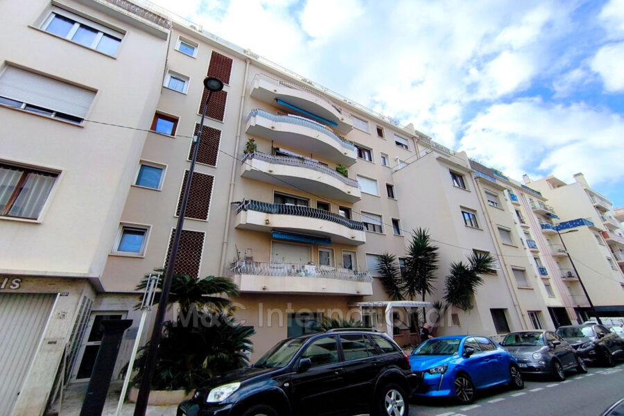 Appartement à vendre à Antibes — Vue sur la ville — photo 2