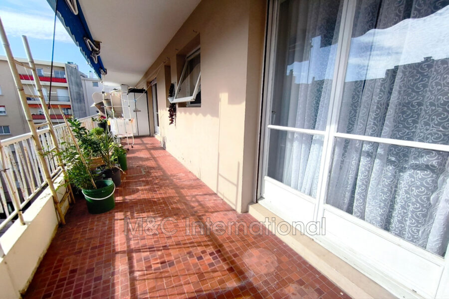 Appartement à vendre à Antibes — Vue sur la ville — photo 5