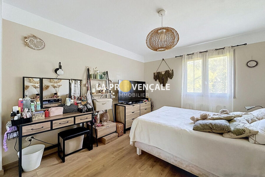 Maison à vendre à Trets — Vue parc & jardin — photo 9