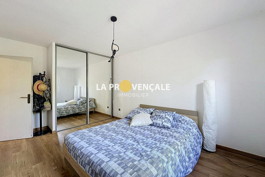 Maison à vendre à Trets — Vue parc & jardin — photo 12