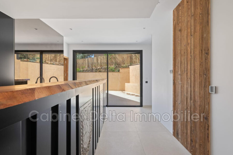 Maison à vendre à Saint-Cyr-sur-Mer — Vue mer — photo 11