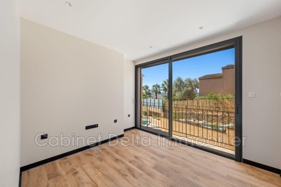 Maison à vendre à Saint-Cyr-sur-Mer — Vue mer — photo 12