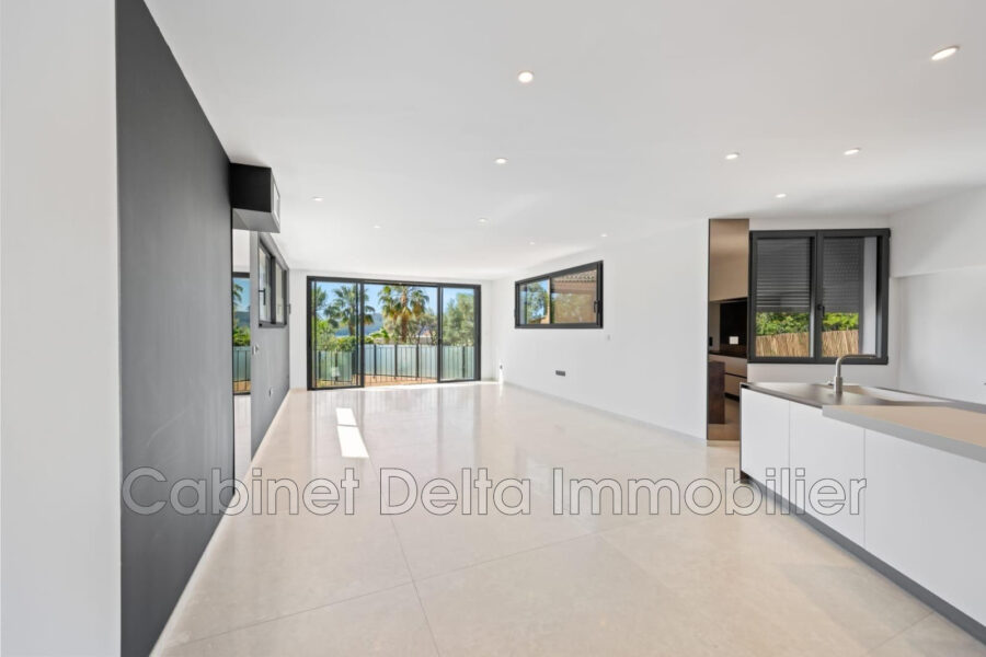 Maison à vendre à Saint-Cyr-sur-Mer — Vue mer — photo 5