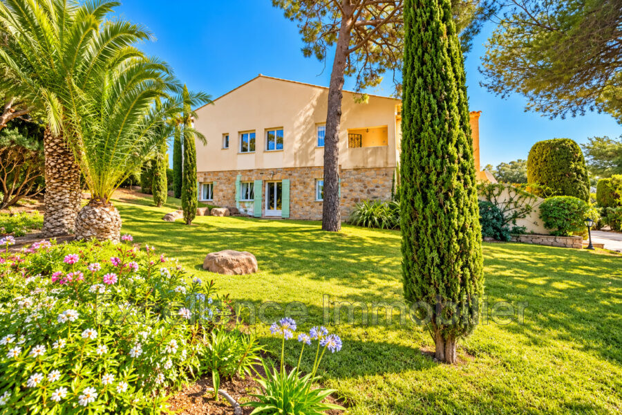 Maison à vendre à Les Issambres — Vue mer — photo 7