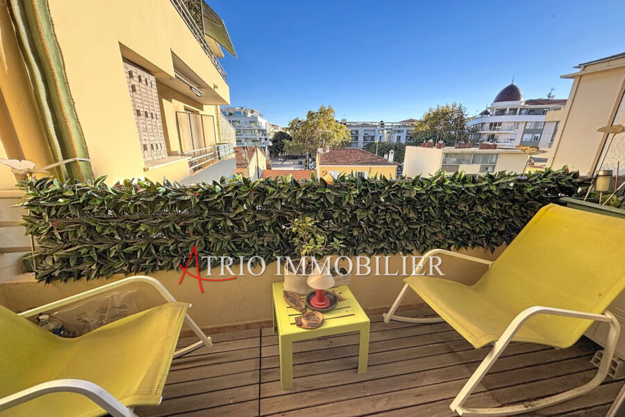 Appartement à vendre à Cagnes-sur-Mer — Vue sur la ville — photo 1