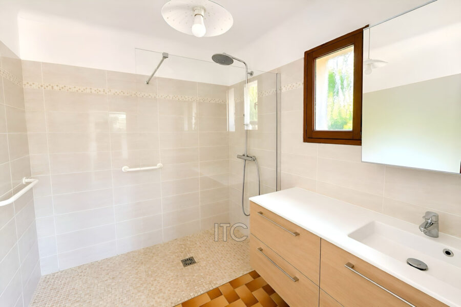 Maison à vendre à Trets — Vue parc & jardin — photo 9