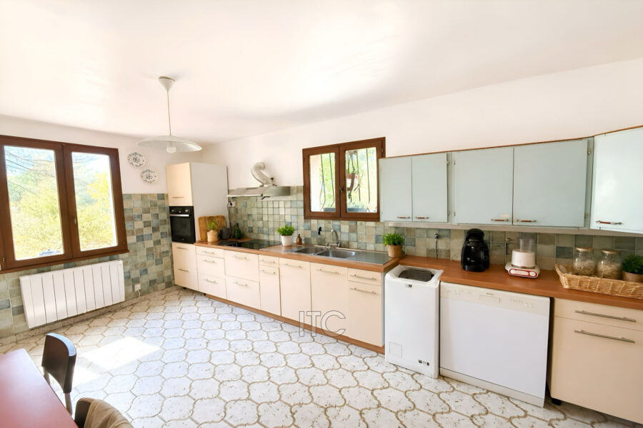 Maison à vendre à Trets — Vue parc & jardin — photo 10