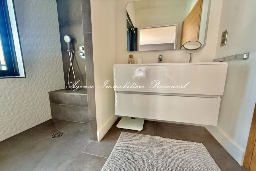 Appartement à vendre à Sainte-Maxime — Vue mer — photo 17