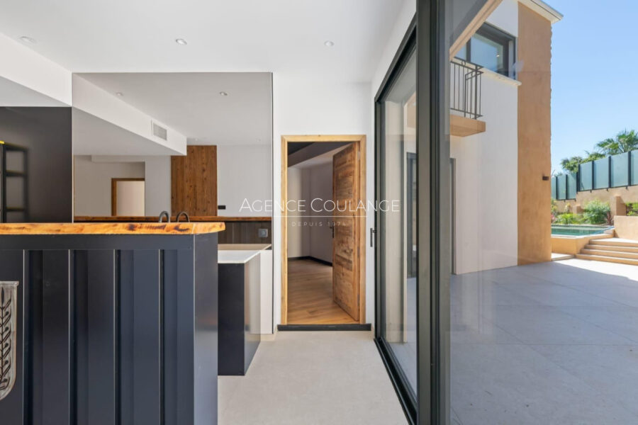 Maison à vendre à Saint-Cyr-sur-Mer — Vue mer — photo 8