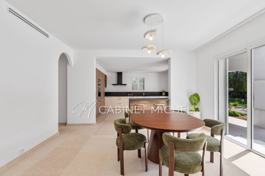 Maison à vendre à Roquefort-les-Pins — Vue parc & jardin — photo 5