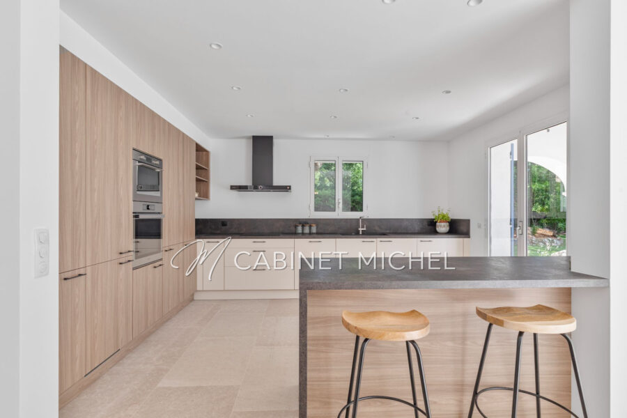 Maison à vendre à Roquefort-les-Pins — Vue parc & jardin — photo 7