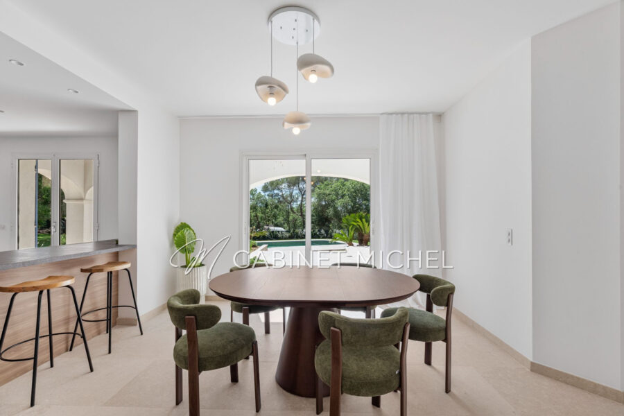 Maison à vendre à Roquefort-les-Pins — Vue parc & jardin — photo 4