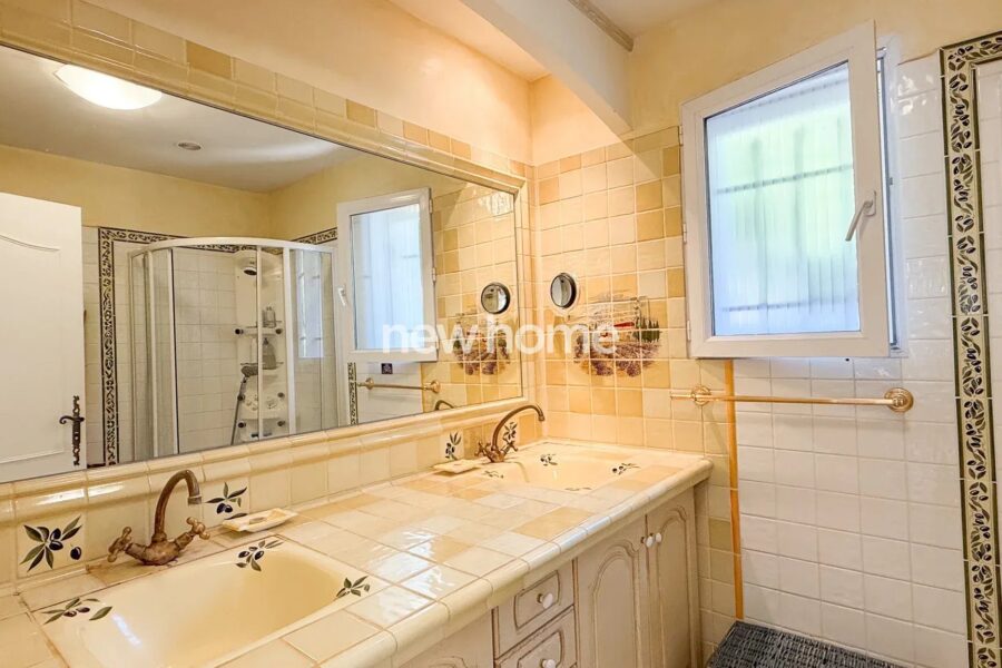 Maison à vendre à Entrecasteaux — Vue parc & jardin — photo 23