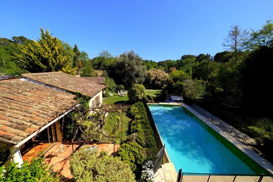 Maison à vendre à Roquefort-les-Pins — Vue nature — photo 1