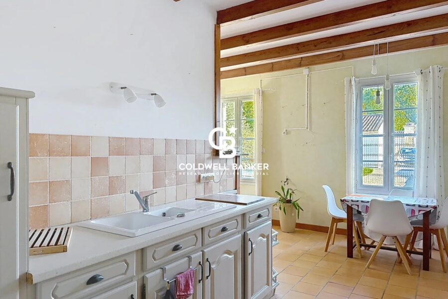 Maison à vendre à Salignac-sur-Charente — Vue parc & jardin — photo 6