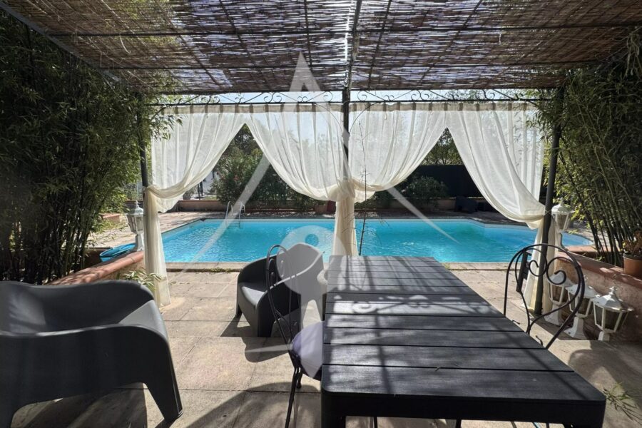 Maison à vendre à Saint-Hilaire — Vue parc & jardin — photo 15