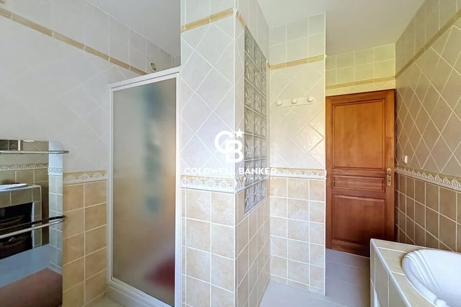 Maison à vendre à Salignac-sur-Charente — Vue parc & jardin — photo 12