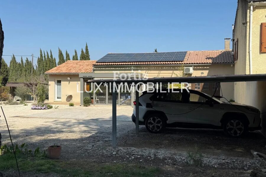 Maison à vendre à Saint-Rémy-de-Provence — Vue parc & jardin — photo 8