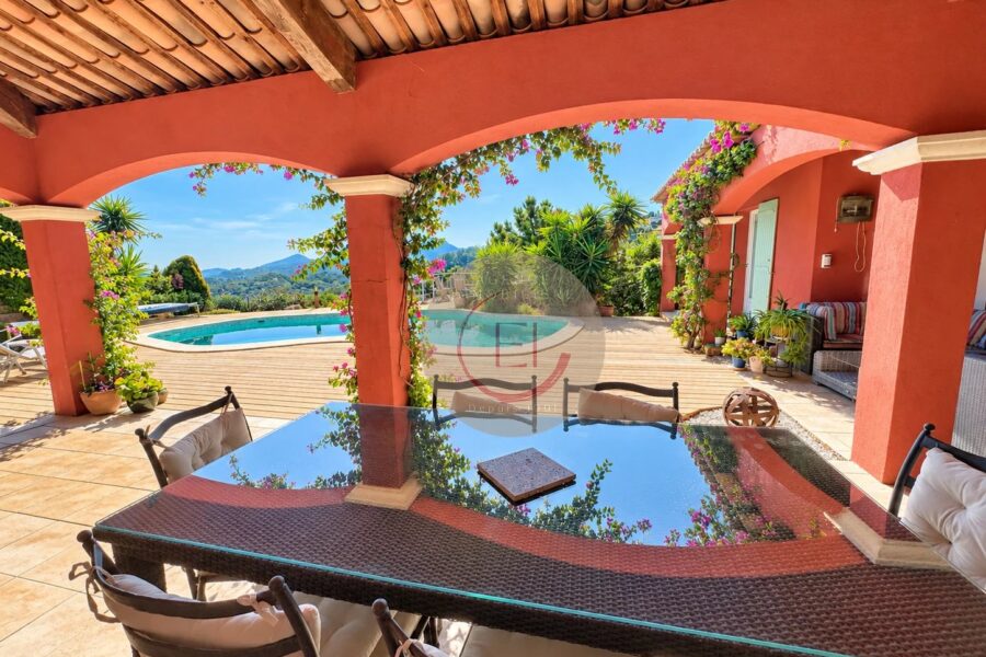 Maison à vendre à Les Adrets-de-l&rsquo;Estérel — Vue mer — photo 3