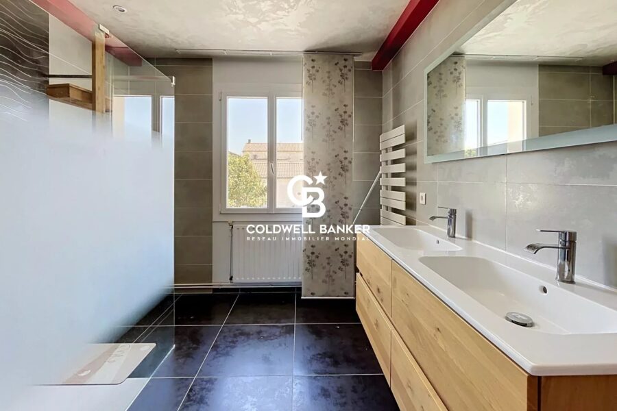 Maison à vendre à Sainte-Lheurine — Vue parc & jardin — photo 14