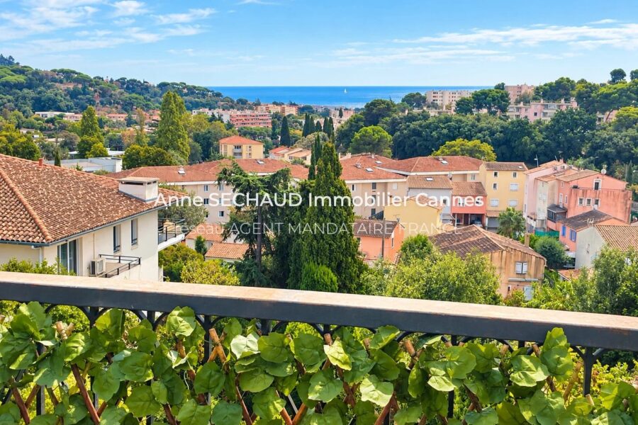 Appartement à vendre à Cannes — Vue sur la ville — photo 1