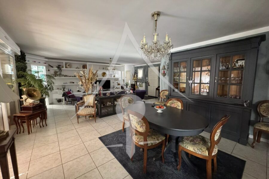 Maison à vendre à Saint-Hilaire — Vue parc & jardin — photo 7