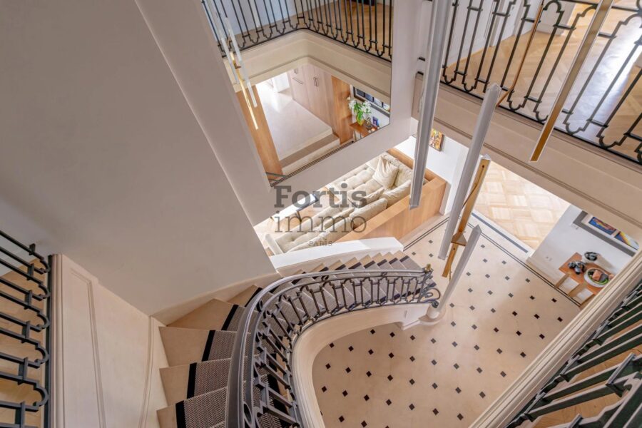 Appartement à vendre à Neuilly-sur-Seine — Vue sur la ville — photo 2