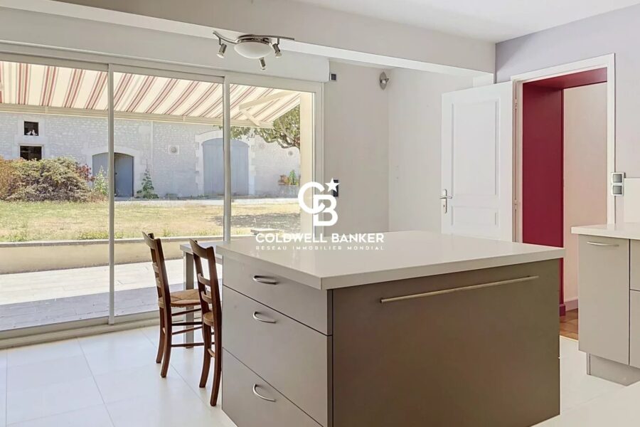 Maison à vendre à Sainte-Lheurine — Vue parc & jardin — photo 10