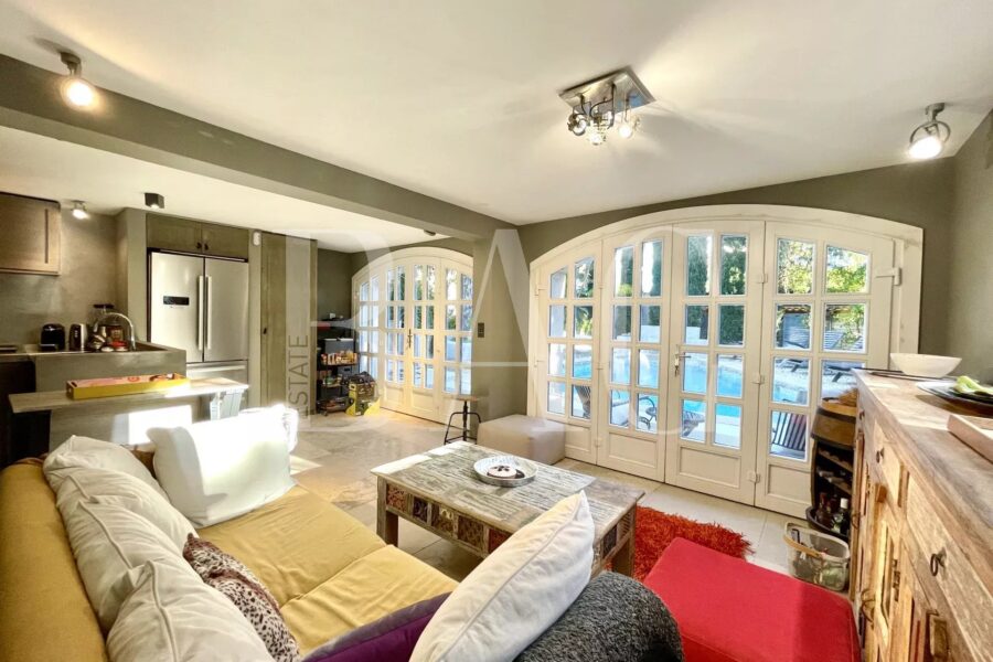 Maison à vendre à Sainte-Maxime — Vue parc & jardin — photo 18