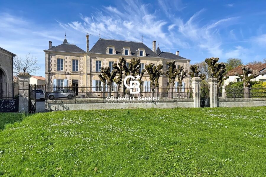 Maison à vendre à Aumagne — Vue parc & jardin — photo 2