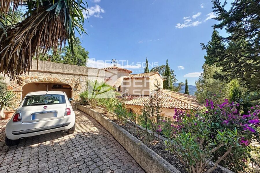 Maison à vendre à Mandelieu-la-Napoule — Vue mer — photo 1