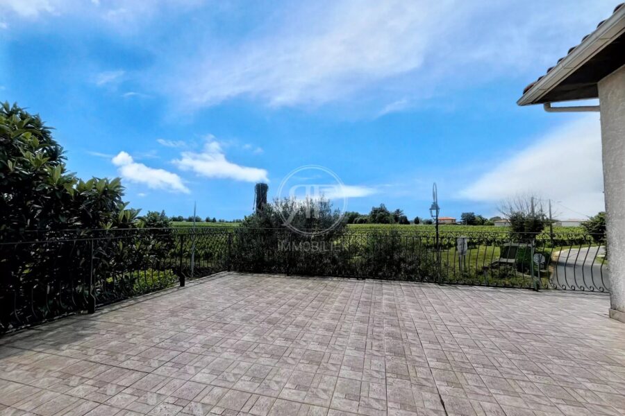 Maison à vendre à Puisseguin — Vue sur la ville — photo 1